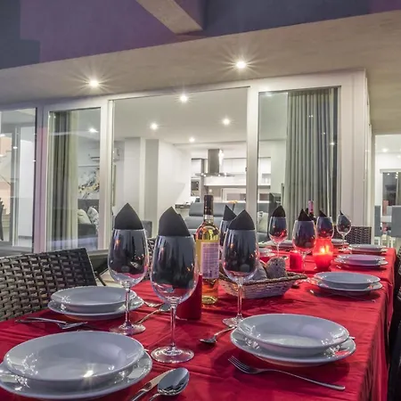 Villa Bonita Brenda By Algarve Vacation